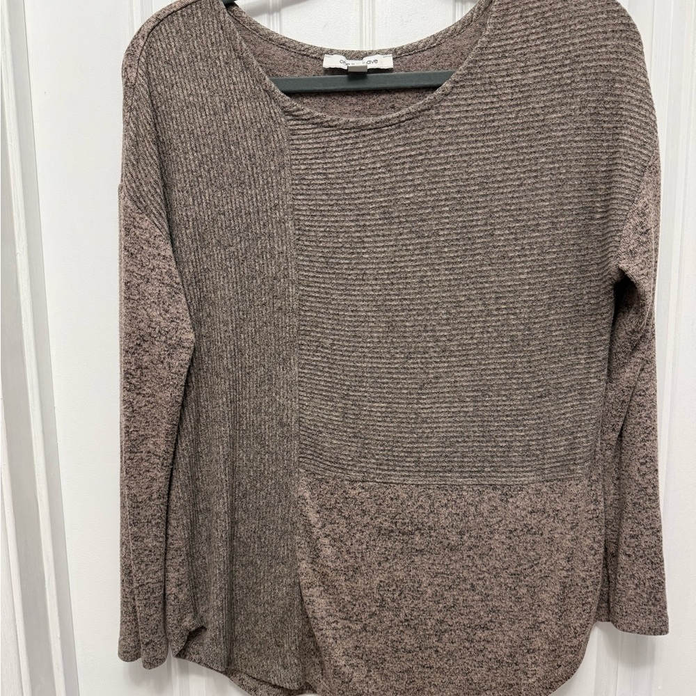 One Park Ave Women’s Gray Blouse Lightweight Sweater Sz Medium (19-4)